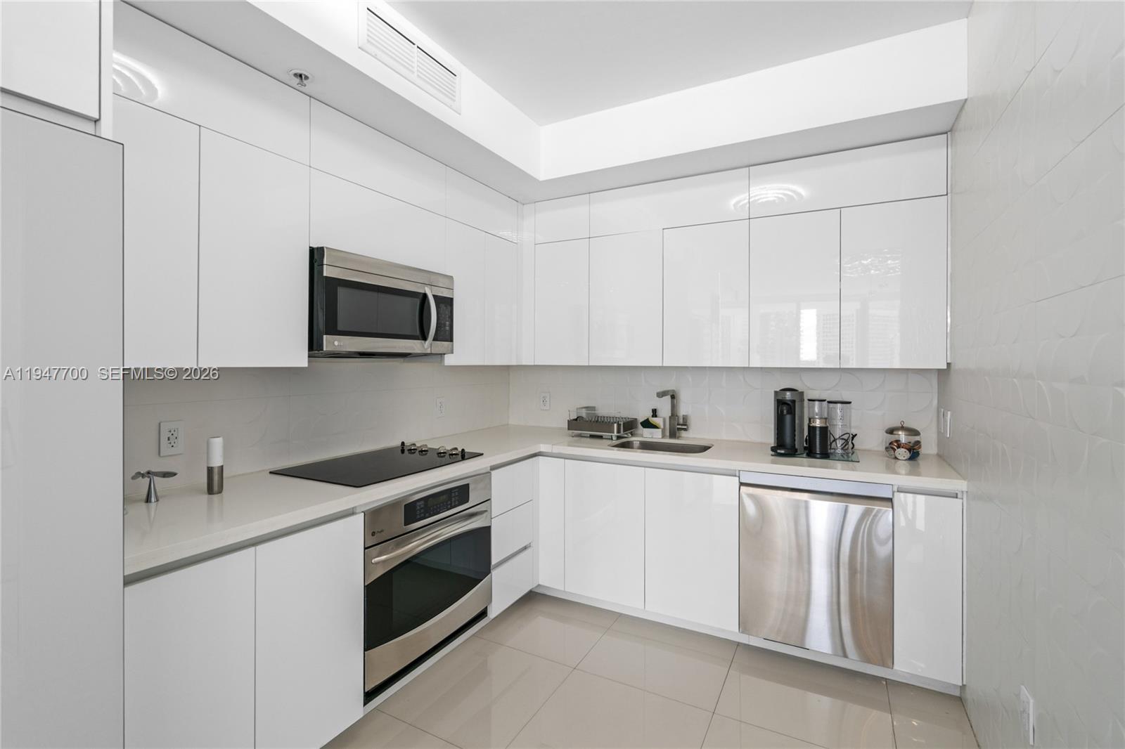 90 SW 3rd St #2204, Miami FL 33130