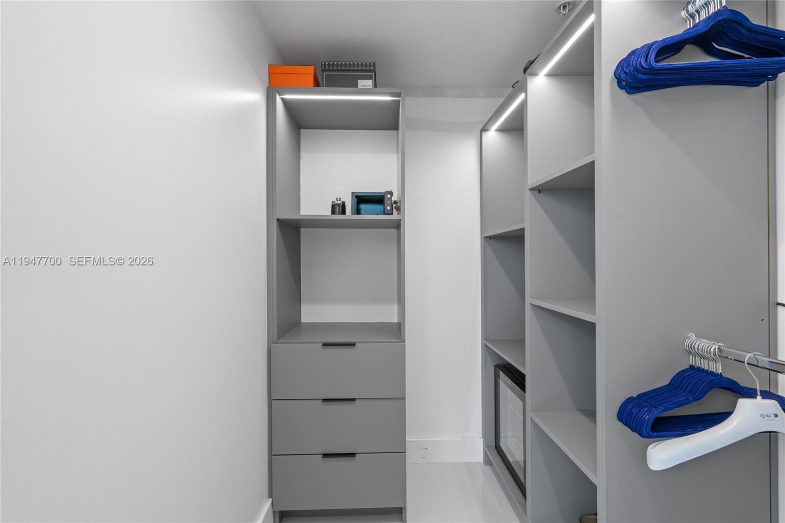 90 SW 3rd St #2204, Miami FL 33130
