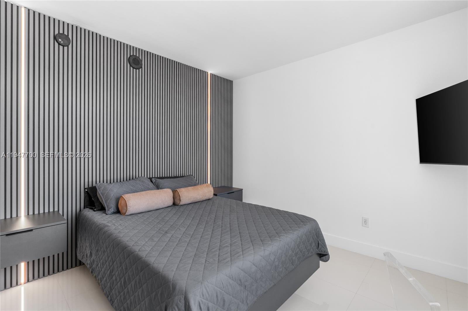 90 SW 3rd St #2204, Miami FL 33130