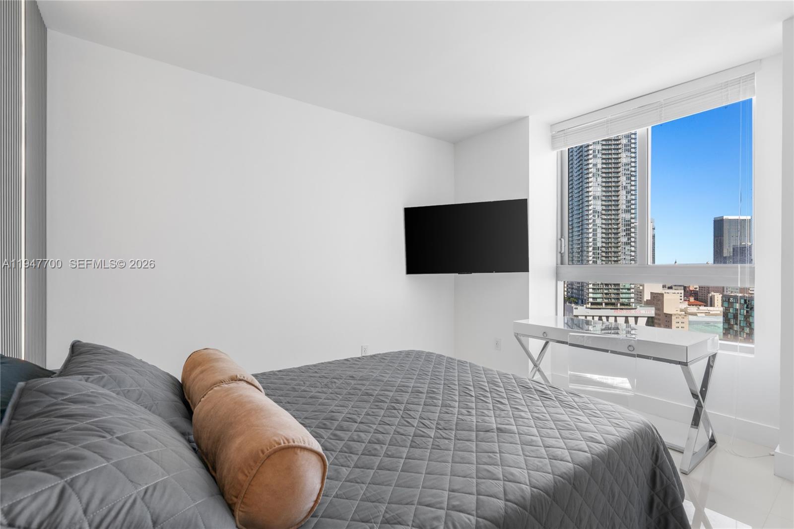 90 SW 3rd St #2204, Miami FL 33130