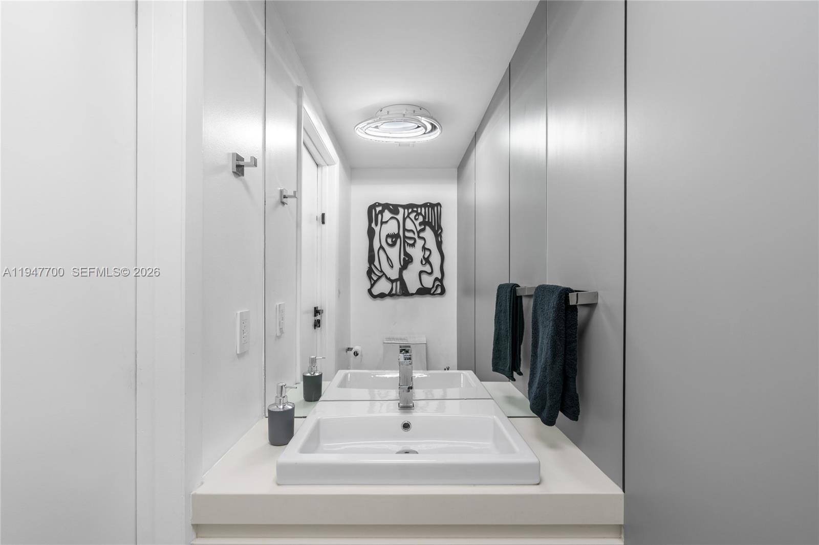 90 SW 3rd St #2204, Miami FL 33130