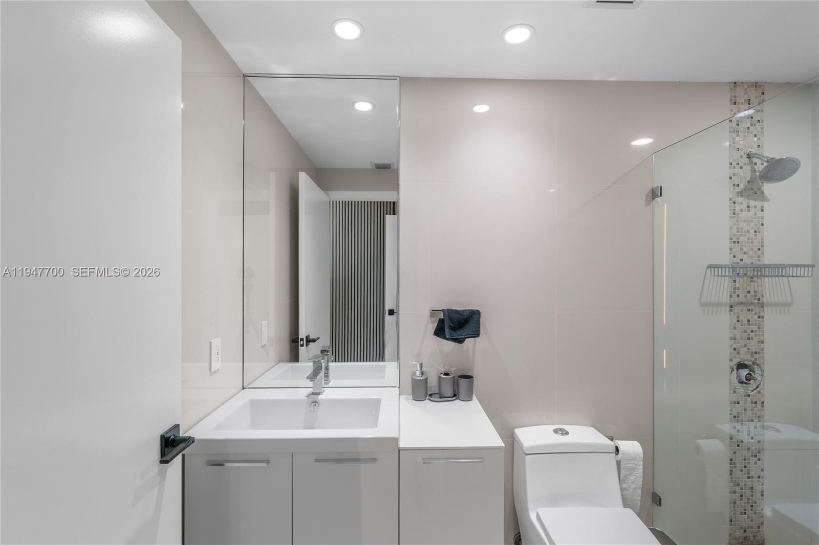 90 SW 3rd St #2204, Miami FL 33130