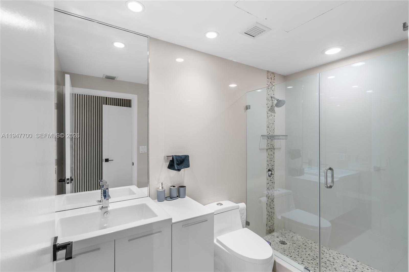 90 SW 3rd St #2204, Miami FL 33130