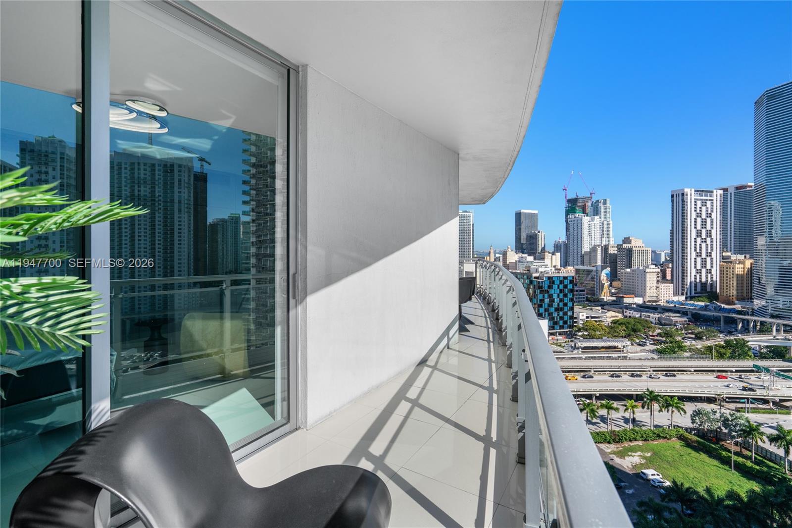 90 SW 3rd St #2204, Miami FL 33130