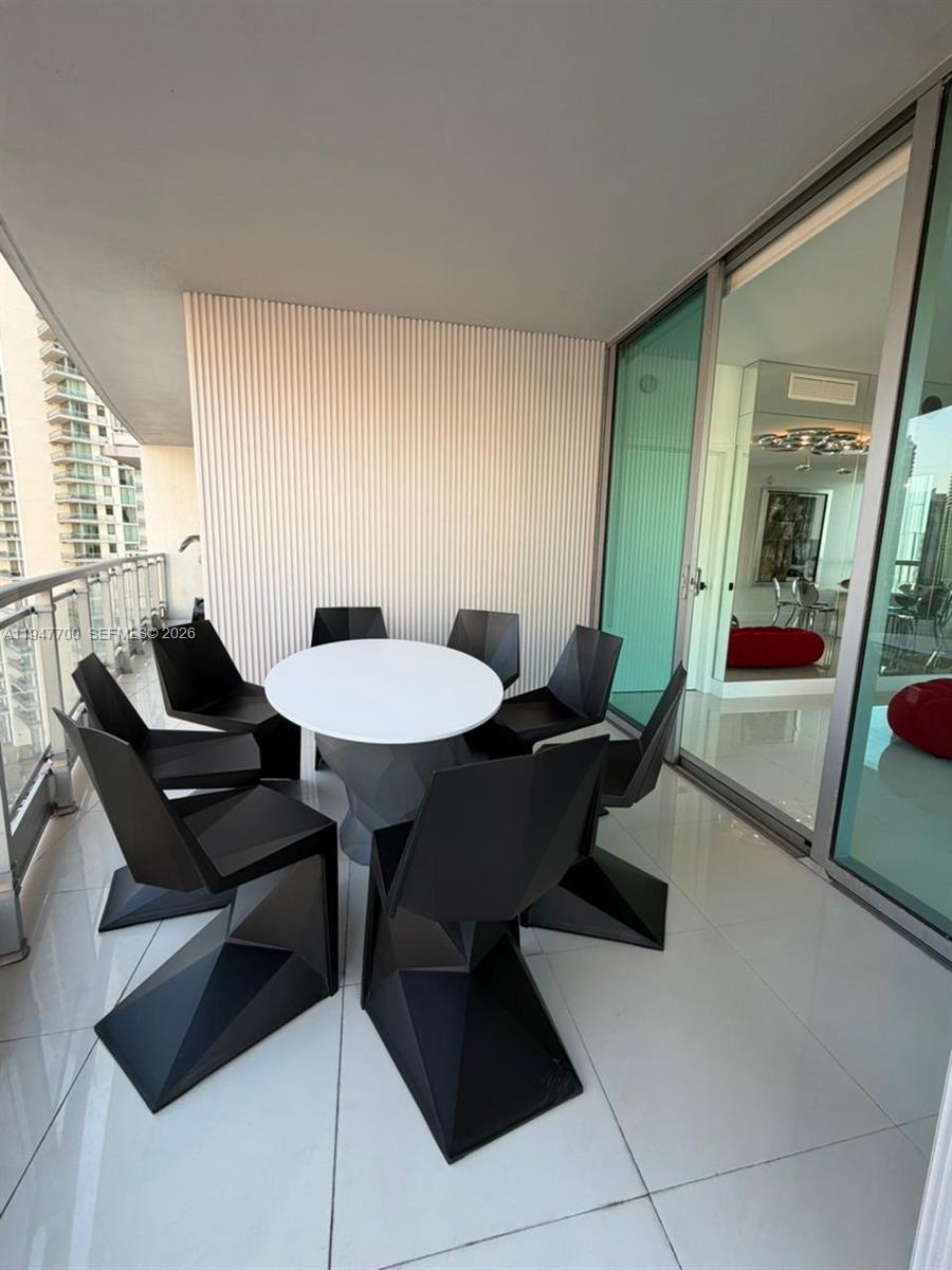 90 SW 3rd St #2204, Miami FL 33130