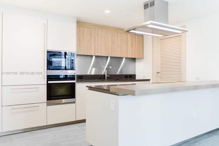 1000 Brickell Plz #3409, Miami FL 33131