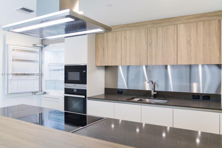 1000 Brickell Plz #3409, Miami FL 33131
