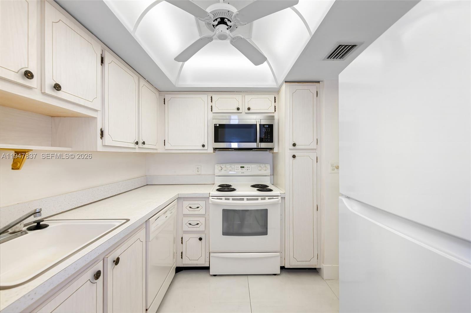430 Golden Isles Dr #707, Hallandale Beach FL 33009