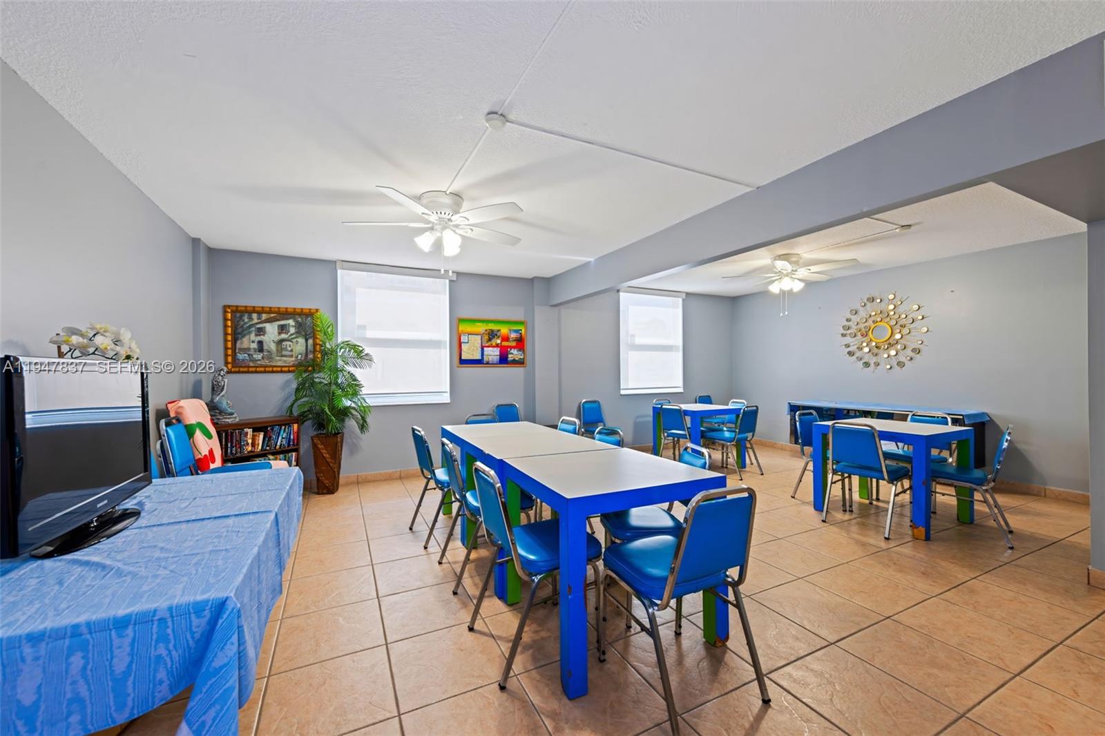 430 Golden Isles Dr #707, Hallandale Beach FL 33009
