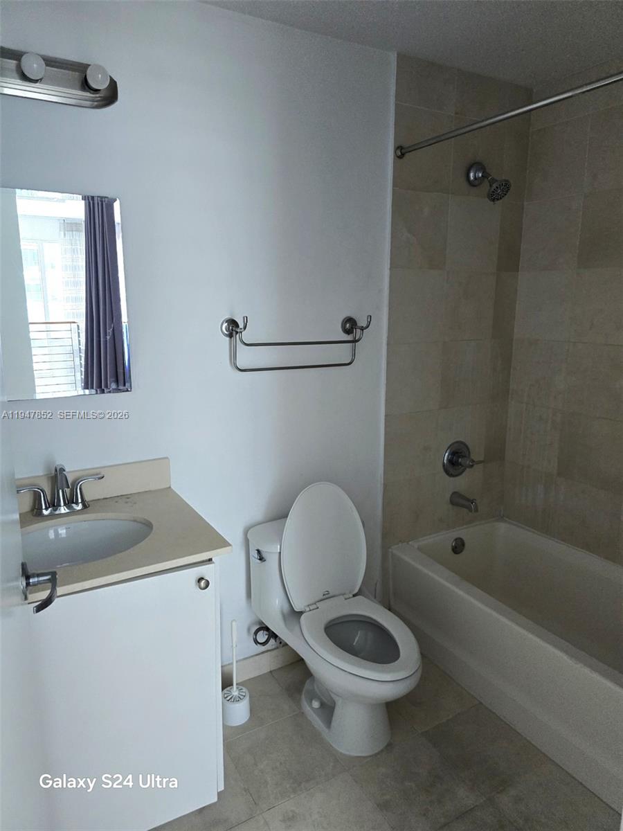 60 SW 13th St #2822, Miami FL 33130