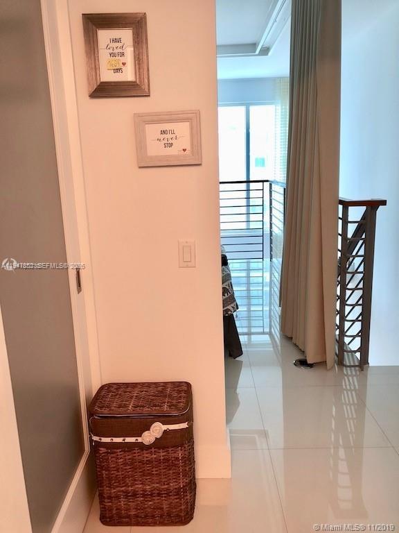 60 SW 13th St #2822, Miami FL 33130