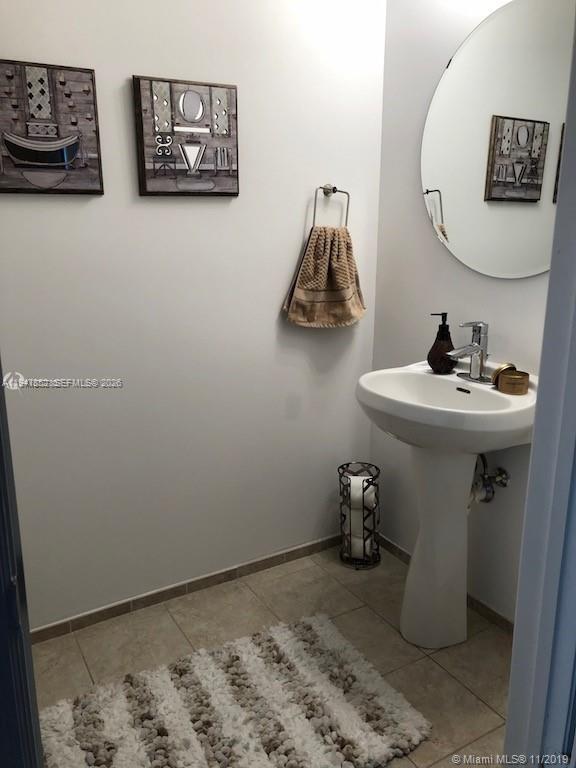 60 SW 13th St #2822, Miami FL 33130