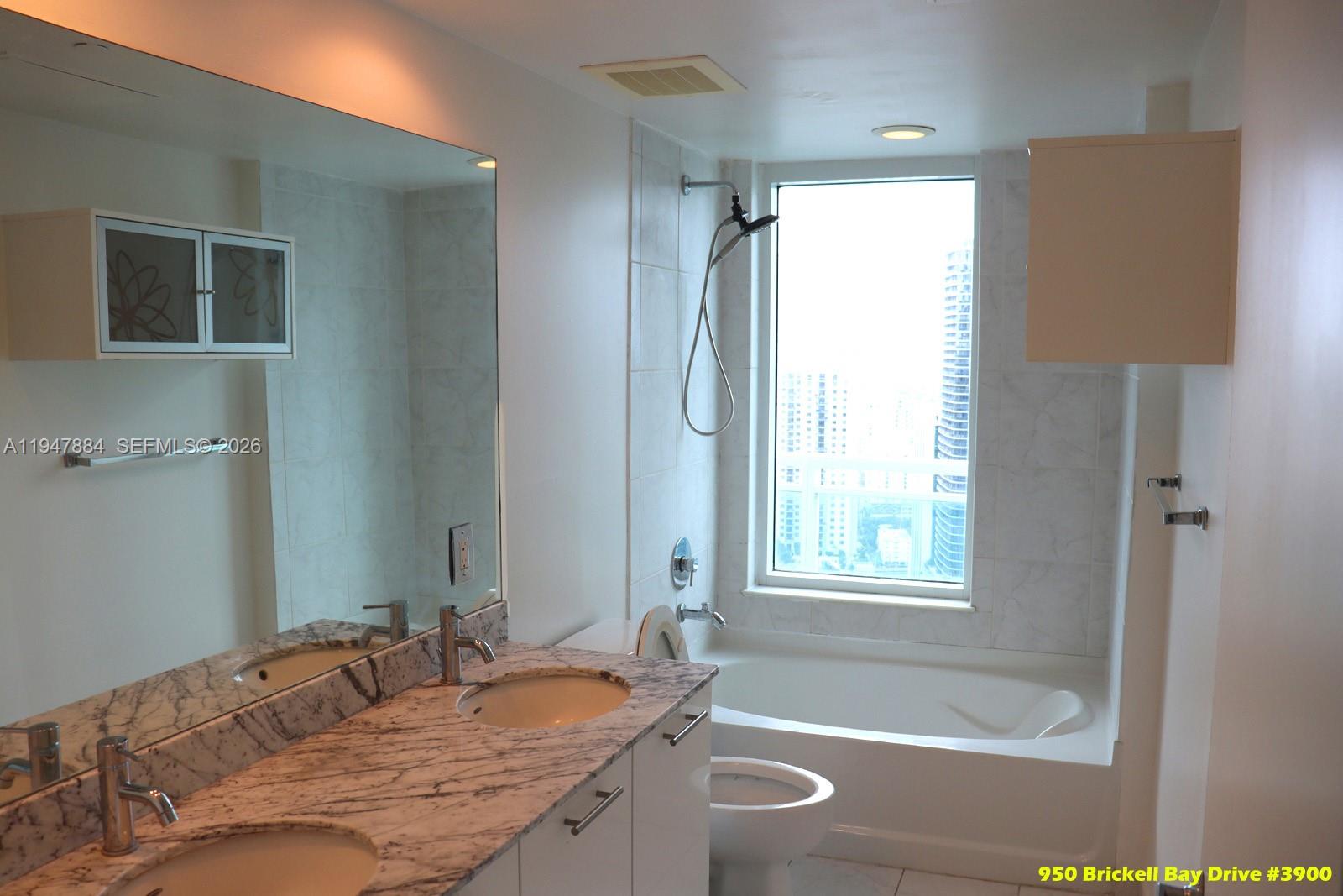 950 Brickell Bay Dr #3900, Miami FL 33131