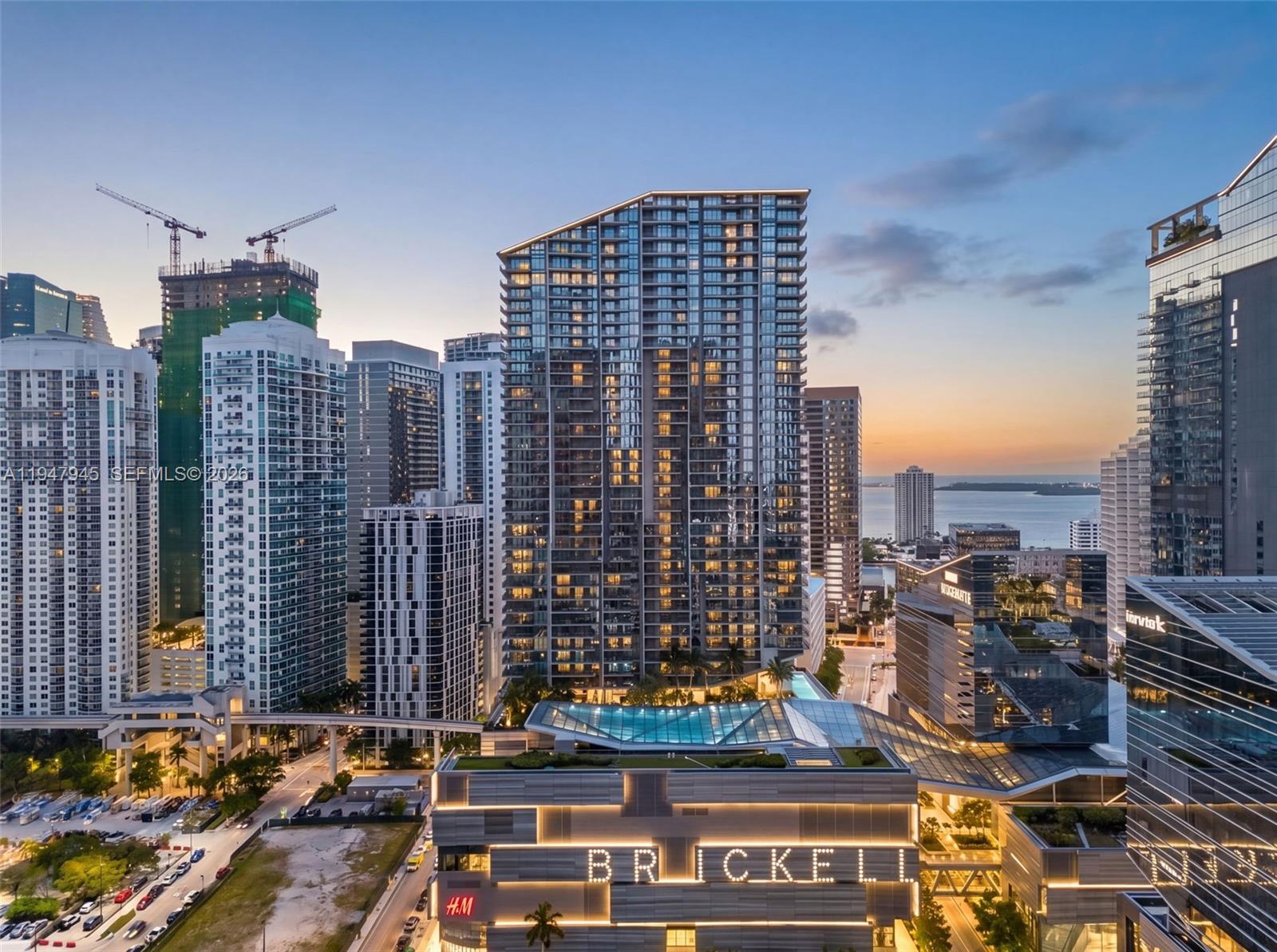 68 SE 6th St #2110, Miami FL 33131