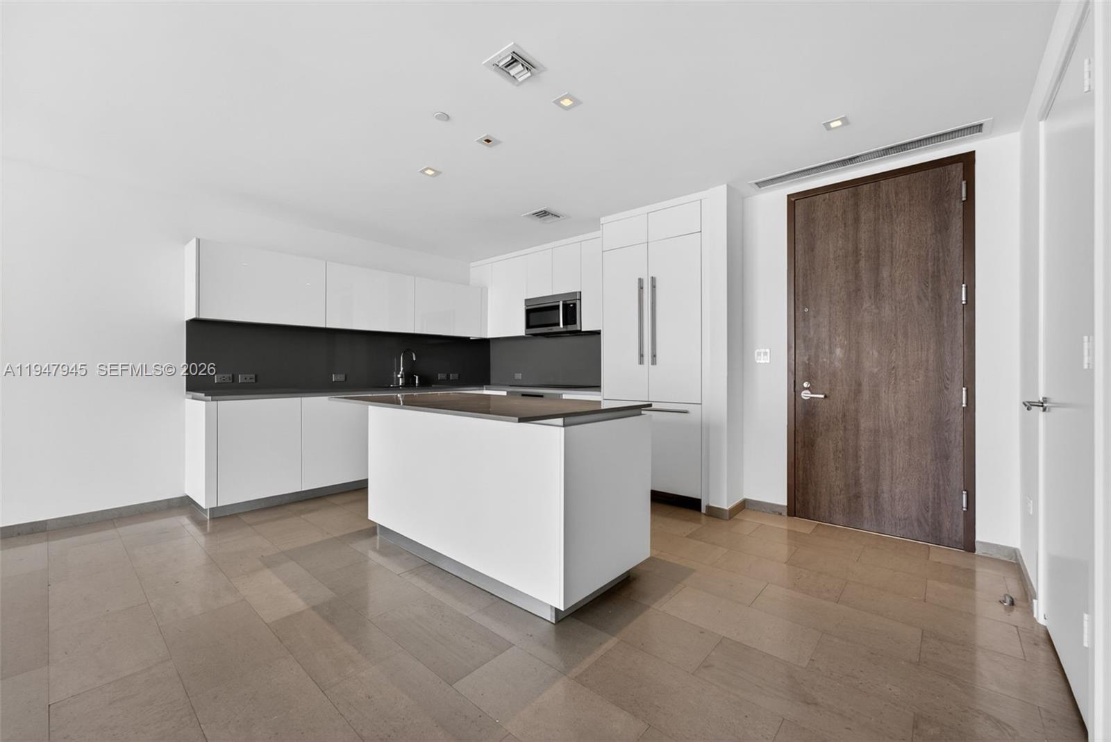 68 SE 6th St #2110, Miami FL 33131