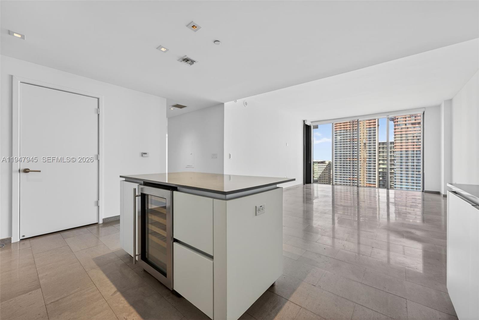 68 SE 6th St #2110, Miami FL 33131