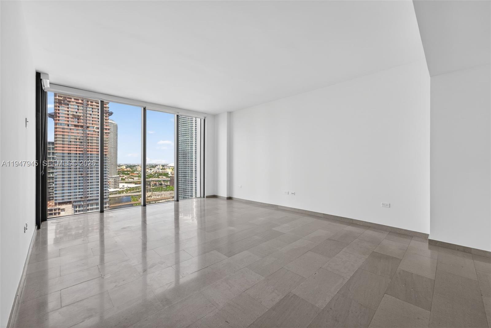 68 SE 6th St #2110, Miami FL 33131