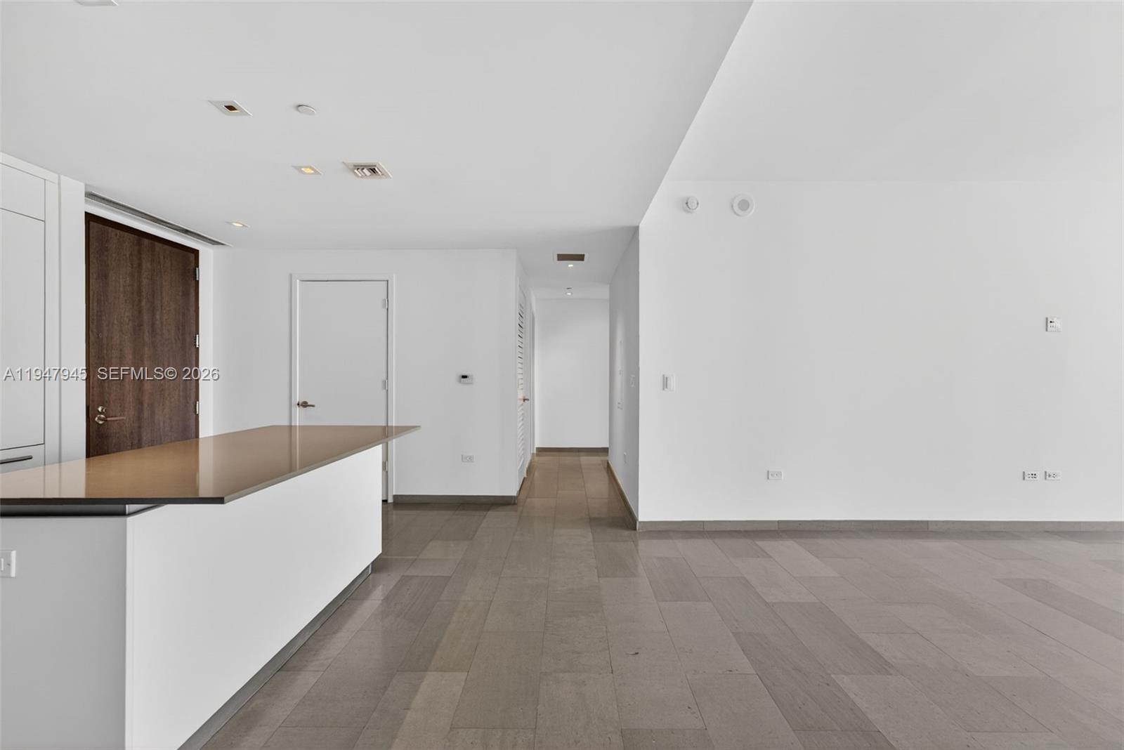 68 SE 6th St #2110, Miami FL 33131