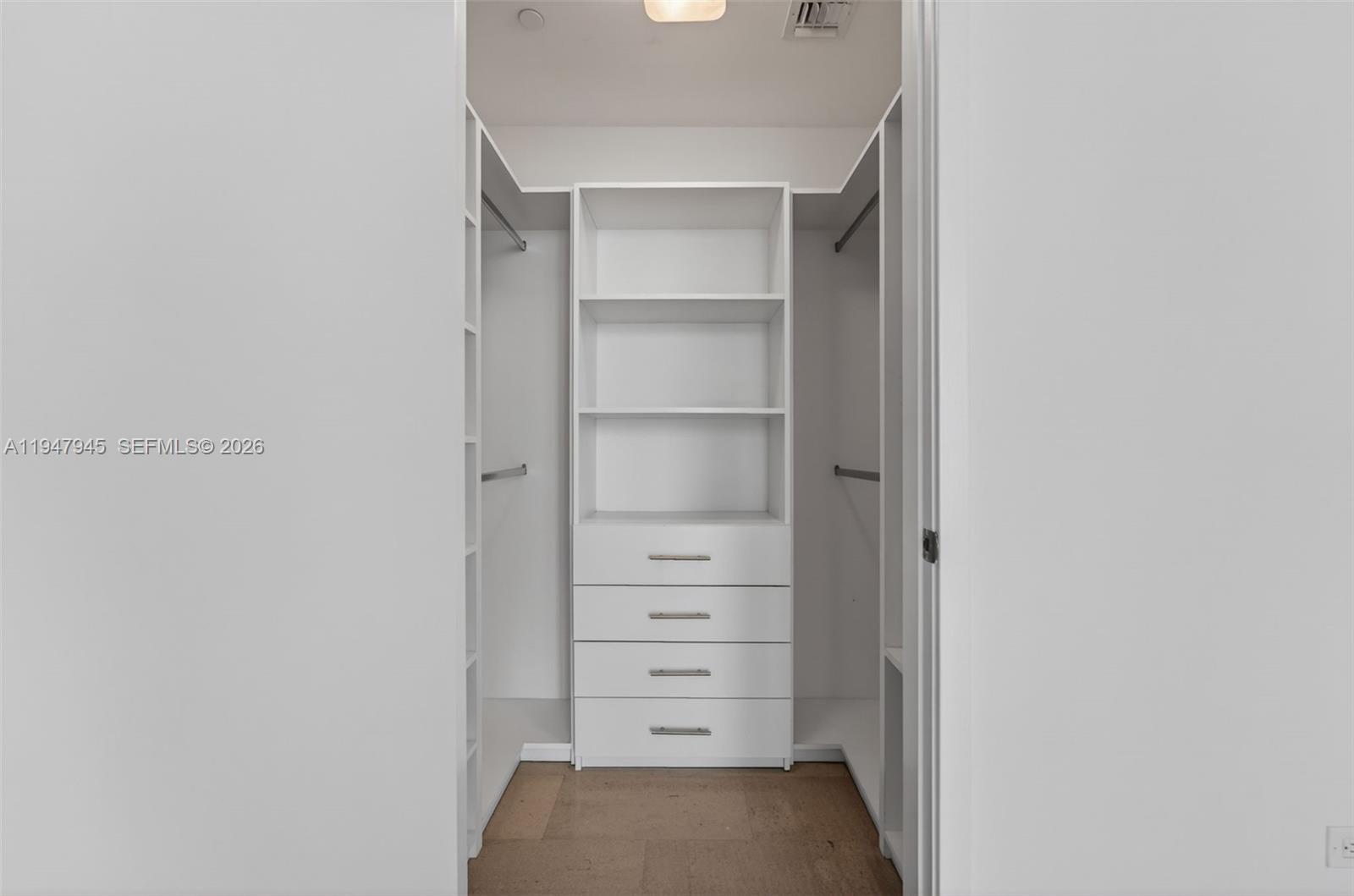 68 SE 6th St #2110, Miami FL 33131