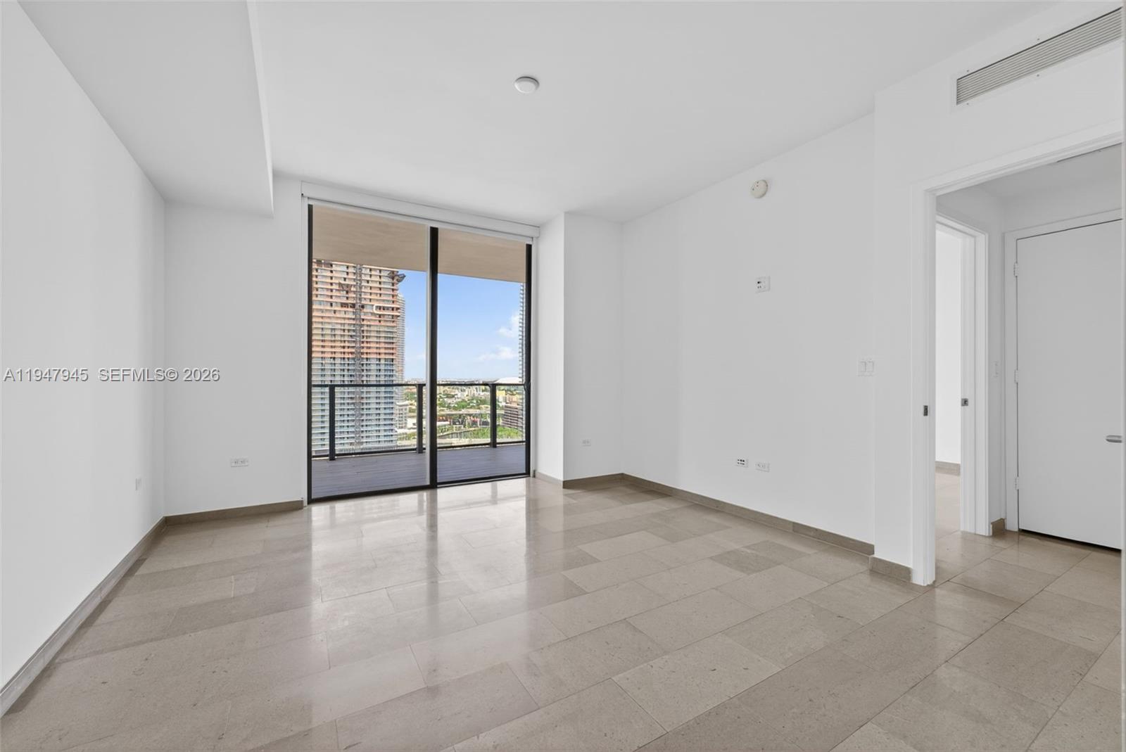 68 SE 6th St #2110, Miami FL 33131