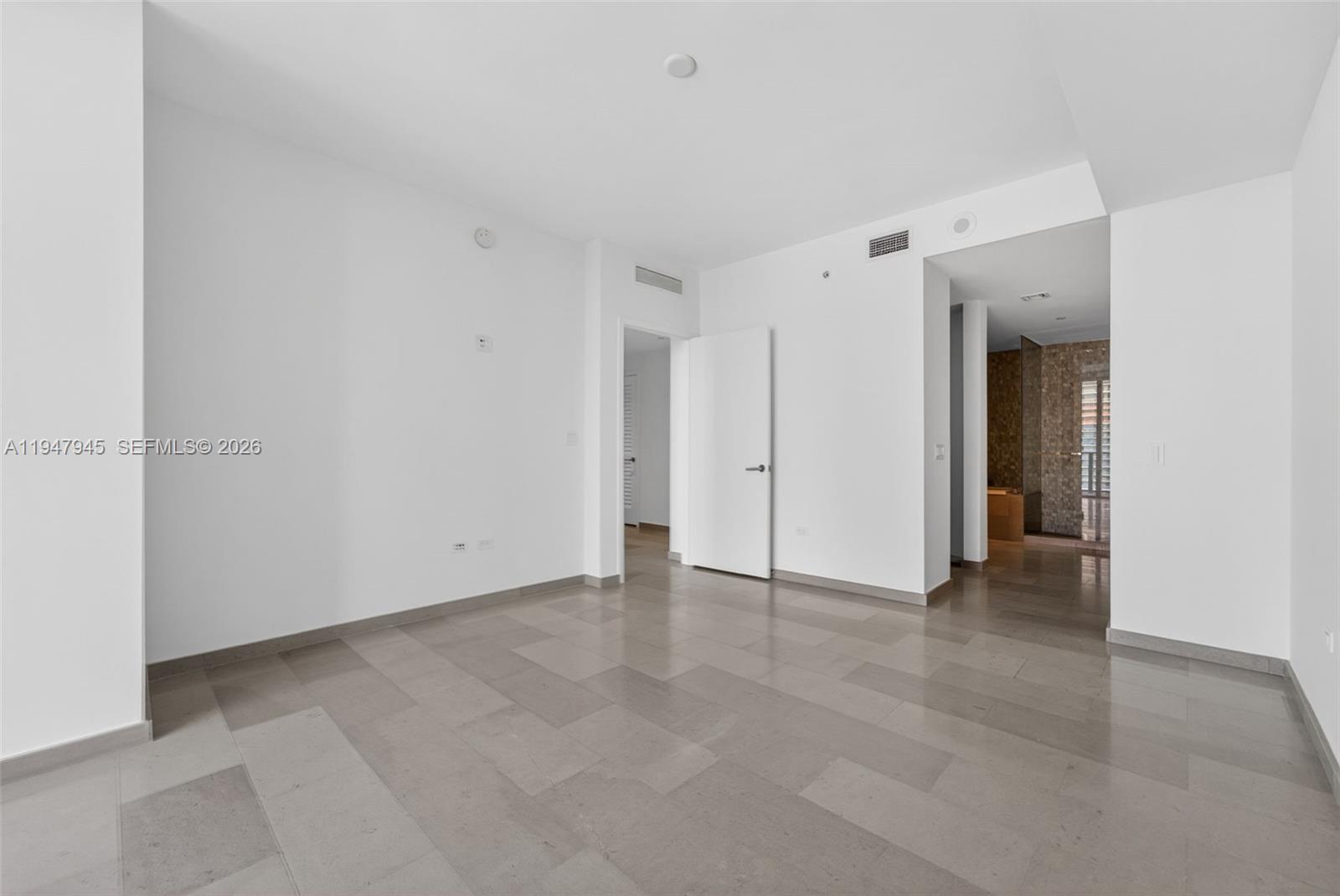 68 SE 6th St #2110, Miami FL 33131