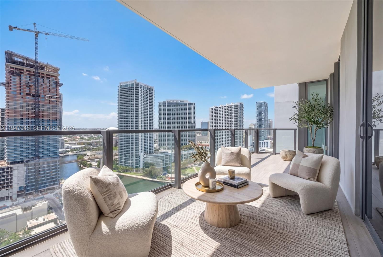 68 SE 6th St #2110, Miami FL 33131