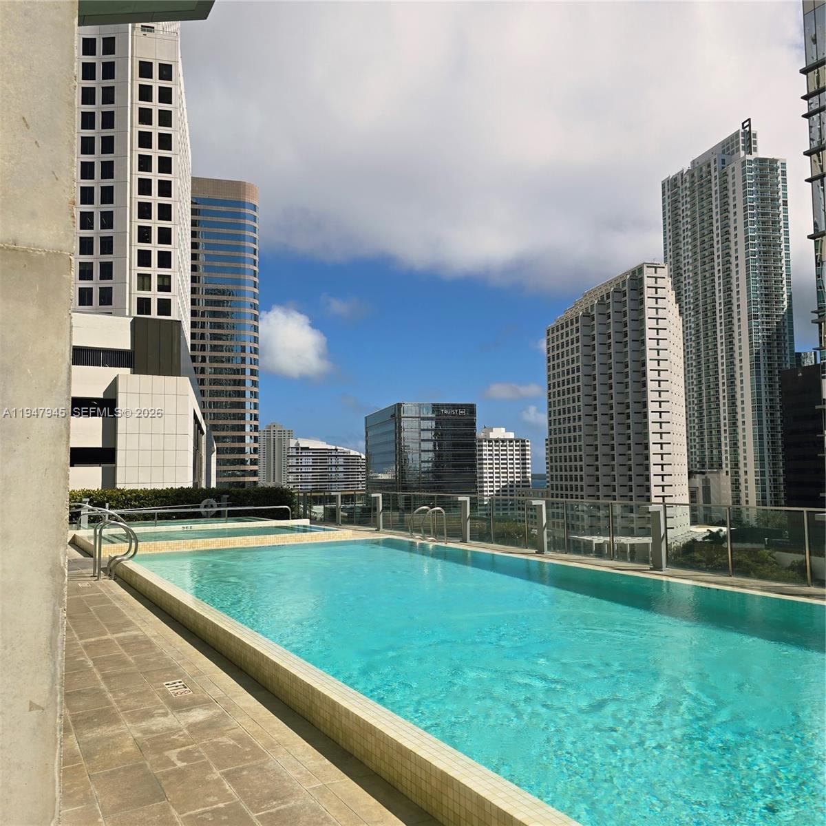 68 SE 6th St #2110, Miami FL 33131