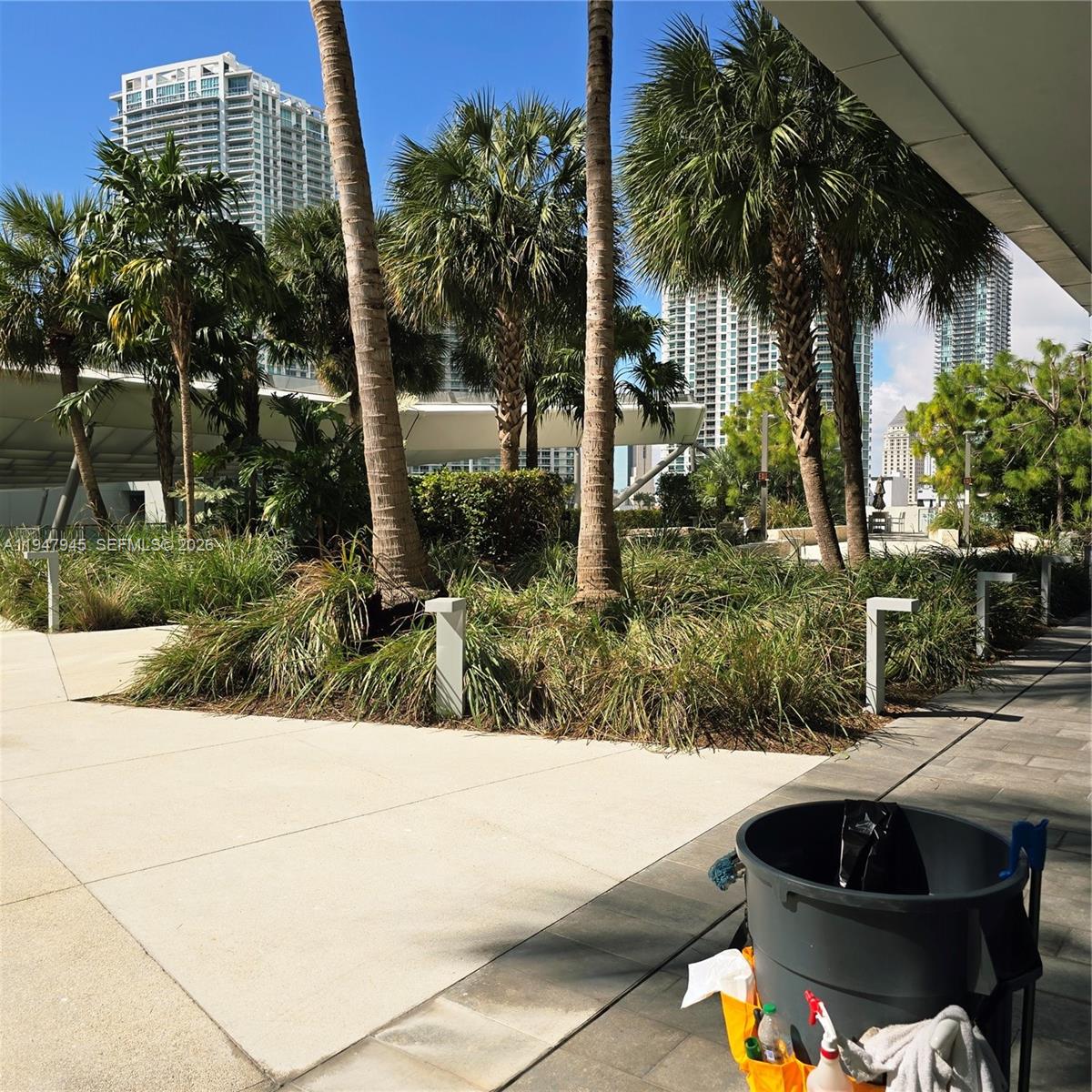 68 SE 6th St #2110, Miami FL 33131
