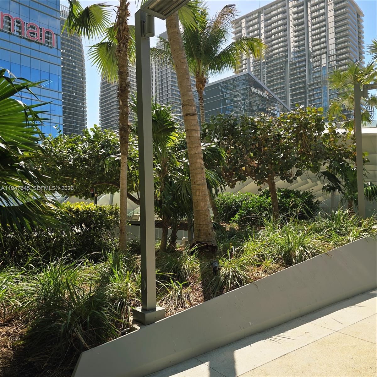 68 SE 6th St #2110, Miami FL 33131