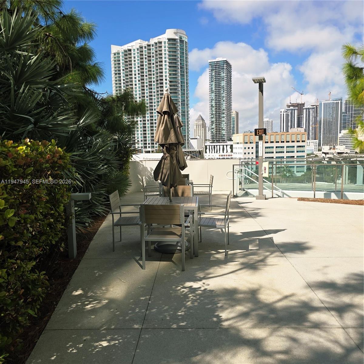 68 SE 6th St #2110, Miami FL 33131