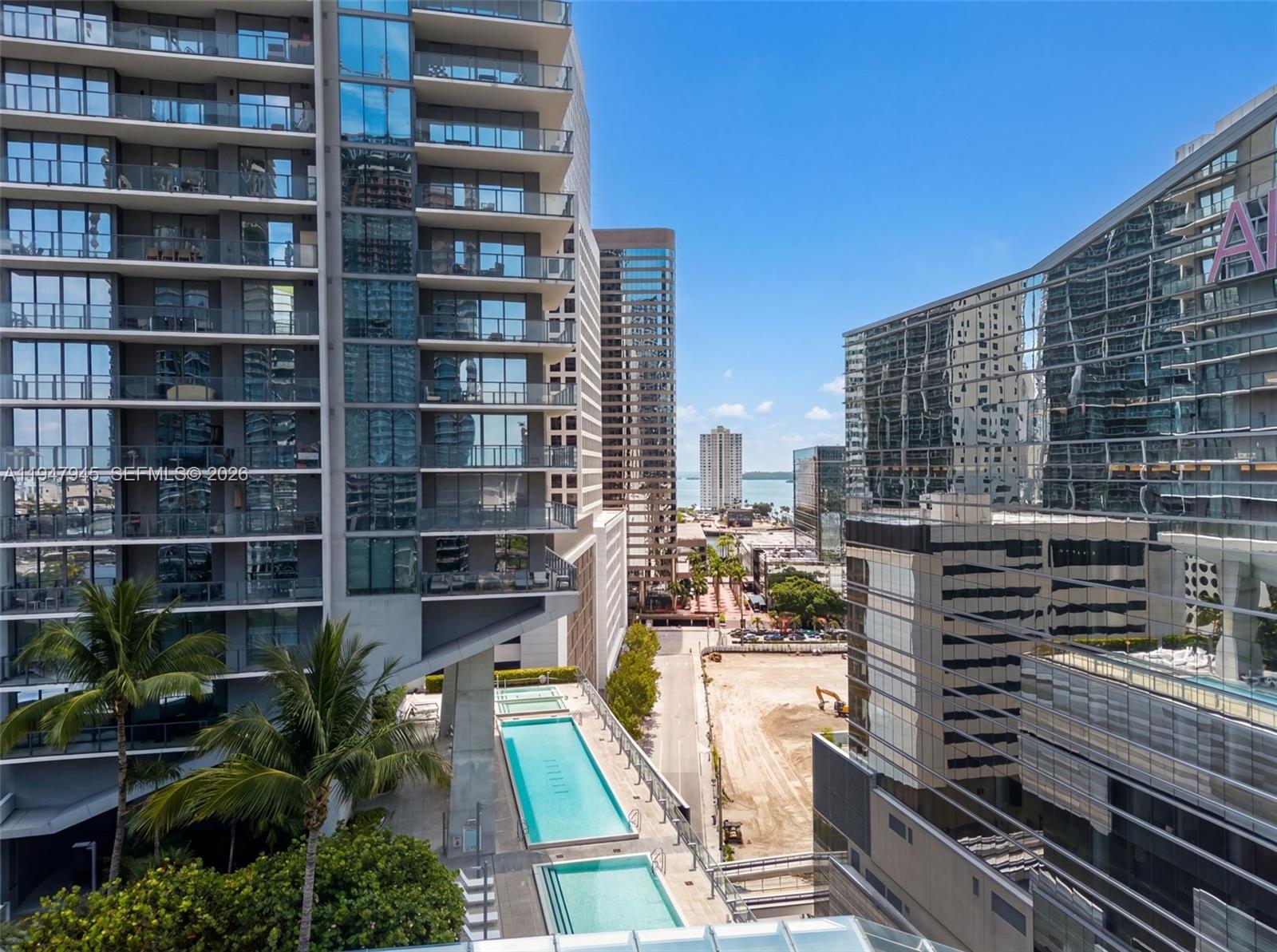 68 SE 6th St #2110, Miami FL 33131