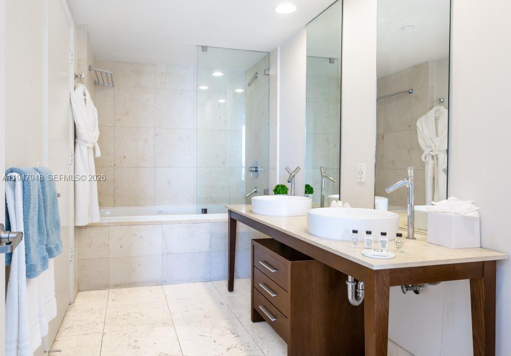 485 Brickell Ave #4307, Miami FL 33131