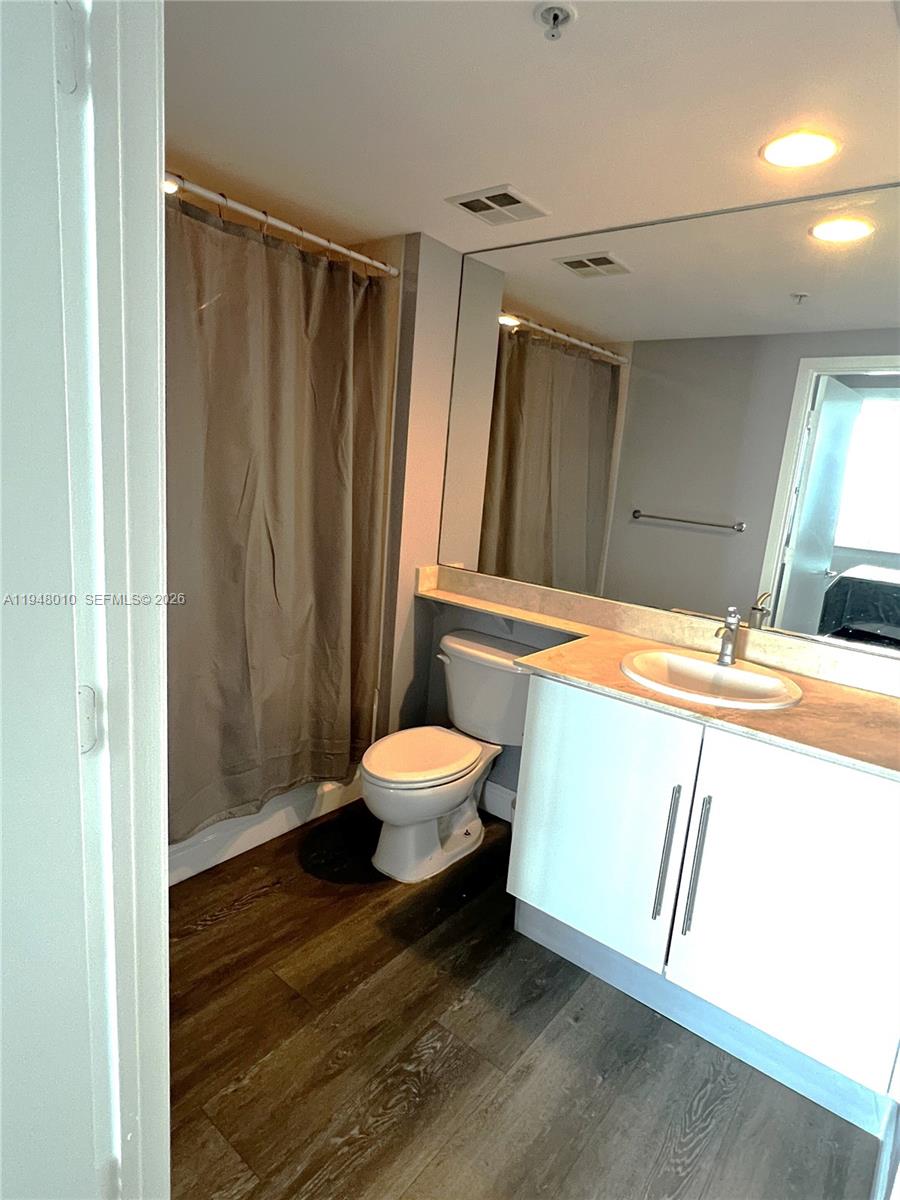 325 S Biscayne Blvd #3718, Miami FL 33131