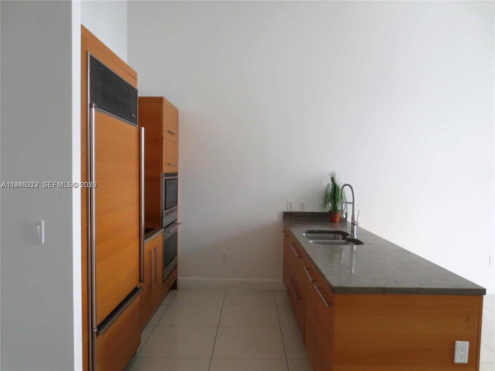 475 Brickell Ave #2212, Miami FL 33131
