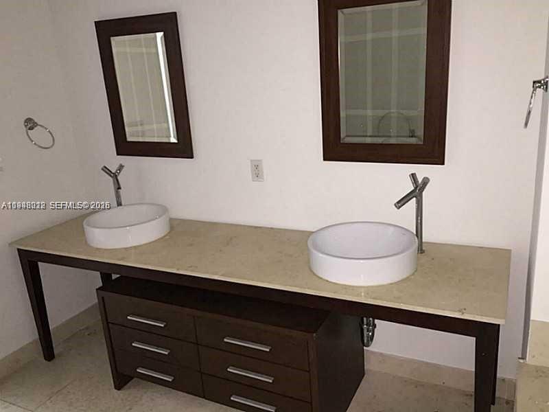 475 Brickell Ave #2212, Miami FL 33131