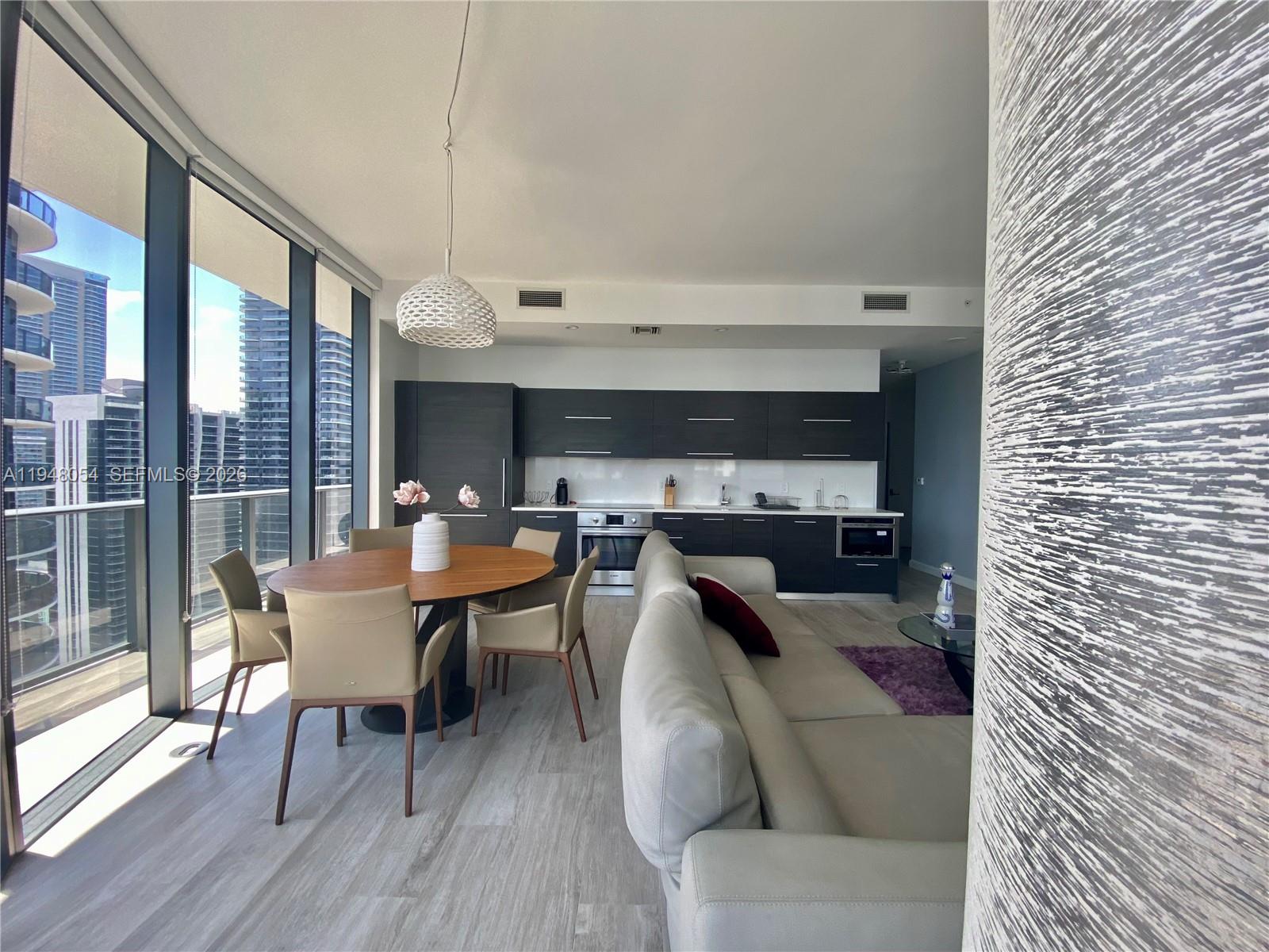 55 SW 9th St #4201, Miami FL 33130