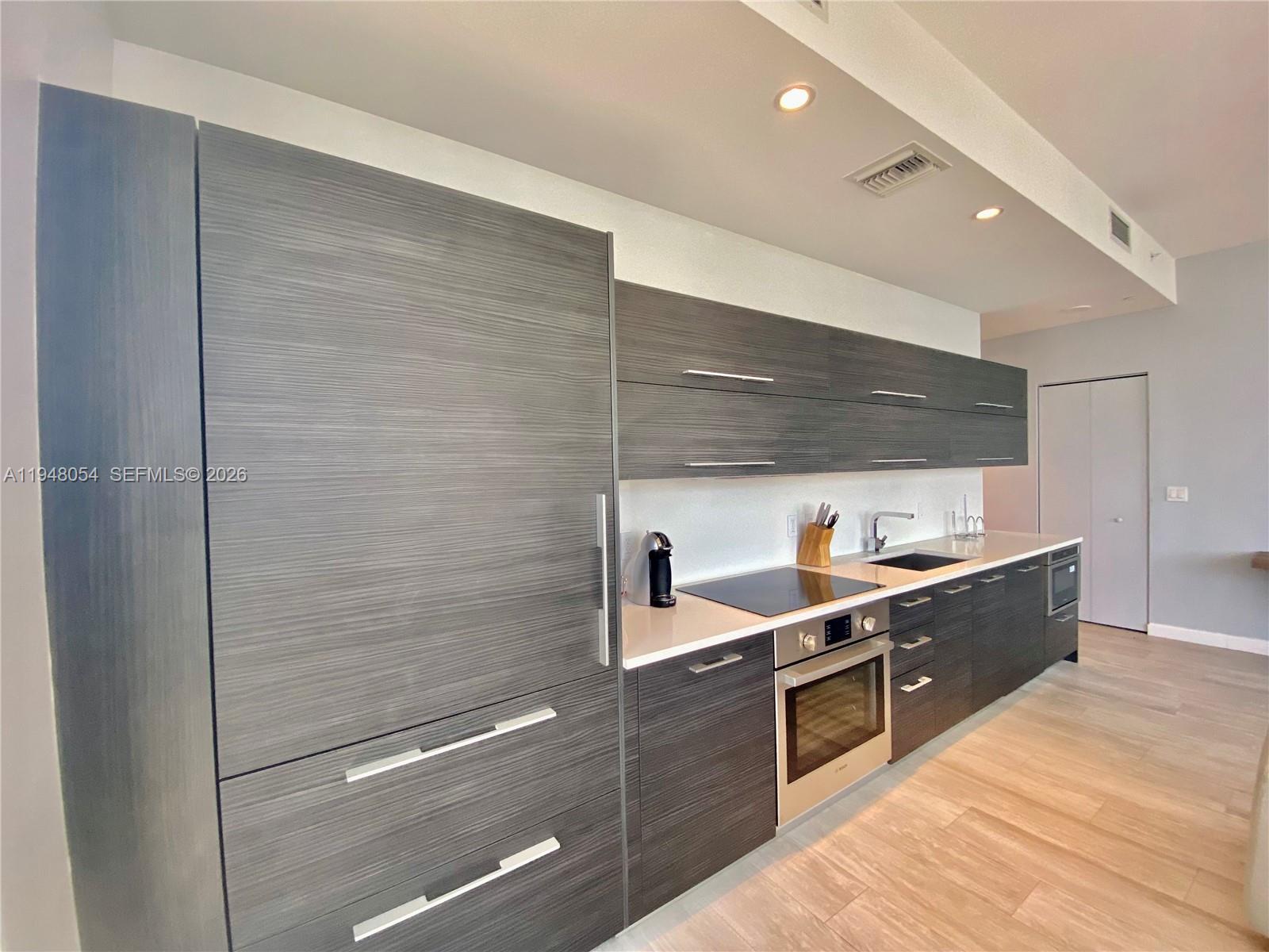 55 SW 9th St #4201, Miami FL 33130