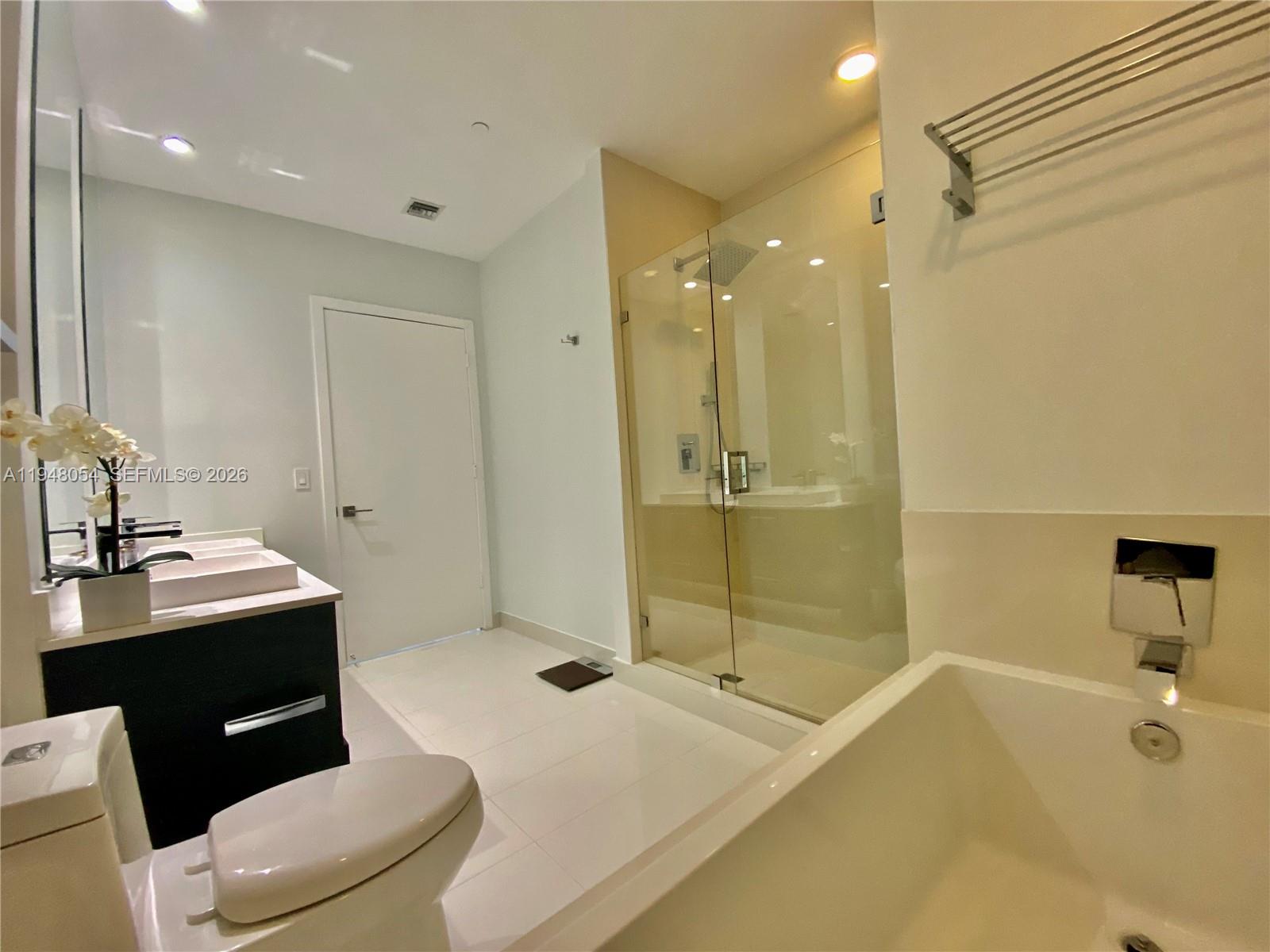 55 SW 9th St #4201, Miami FL 33130