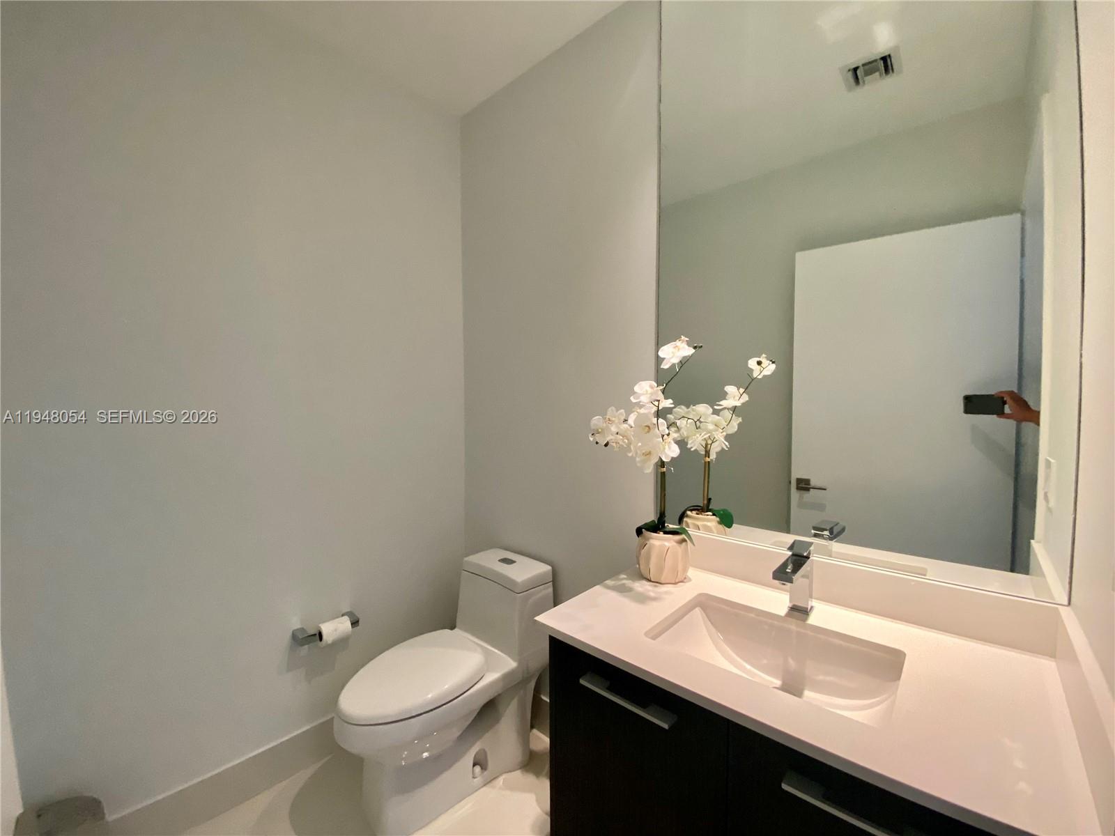 55 SW 9th St #4201, Miami FL 33130
