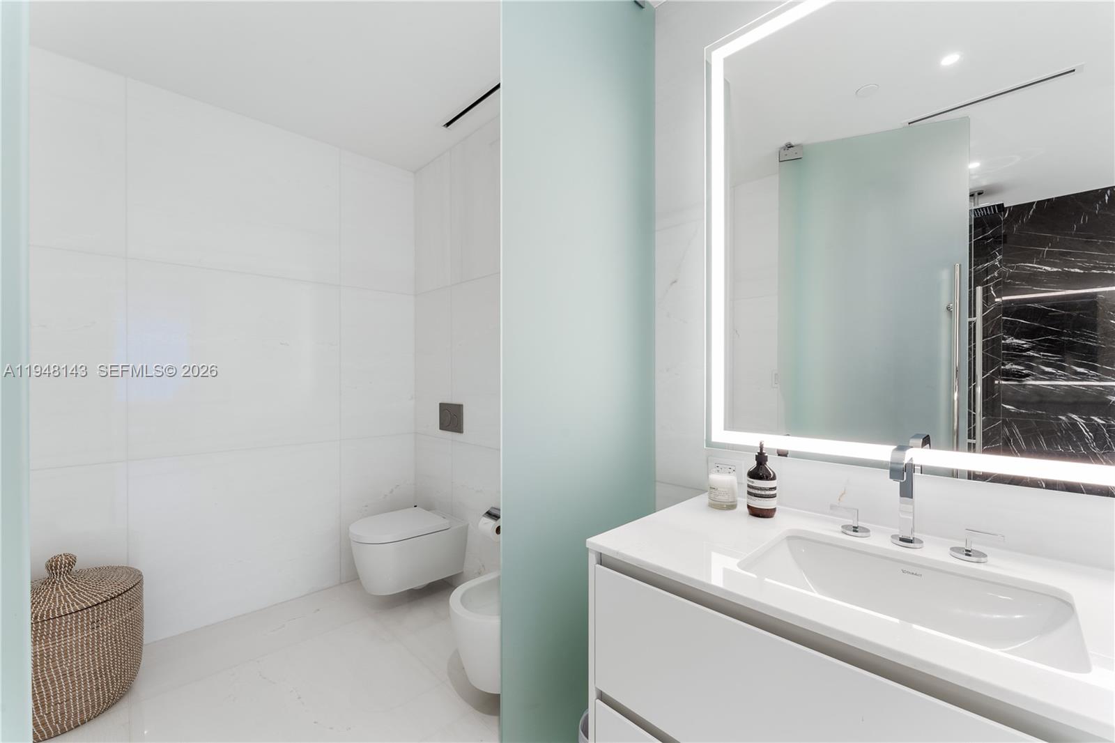300 Biscayne Blvd Way #2102, Miami FL 33131