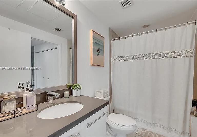 90 SW 3rd St #3211, Miami FL 33130