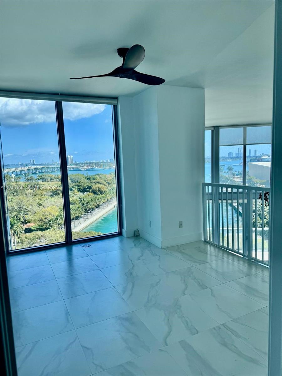 888 Biscayne Blvd #906, Miami FL 33132
