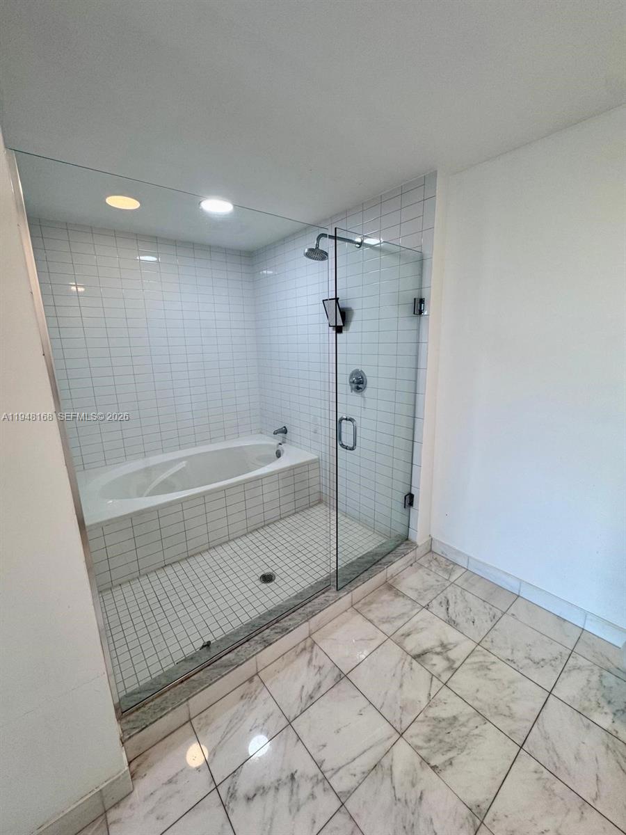 888 Biscayne Blvd #906, Miami FL 33132