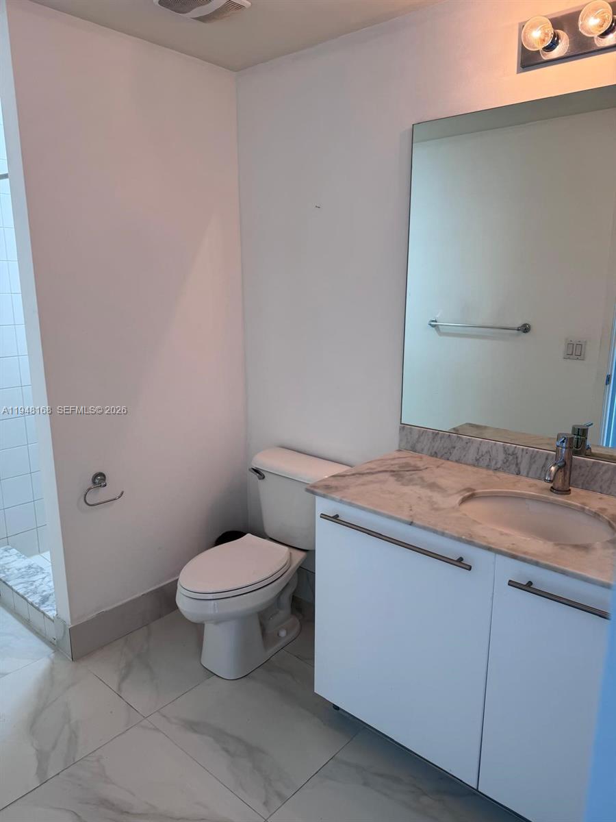 888 Biscayne Blvd #906, Miami FL 33132