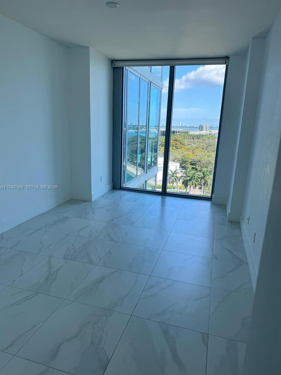 888 Biscayne Blvd #906, Miami FL 33132