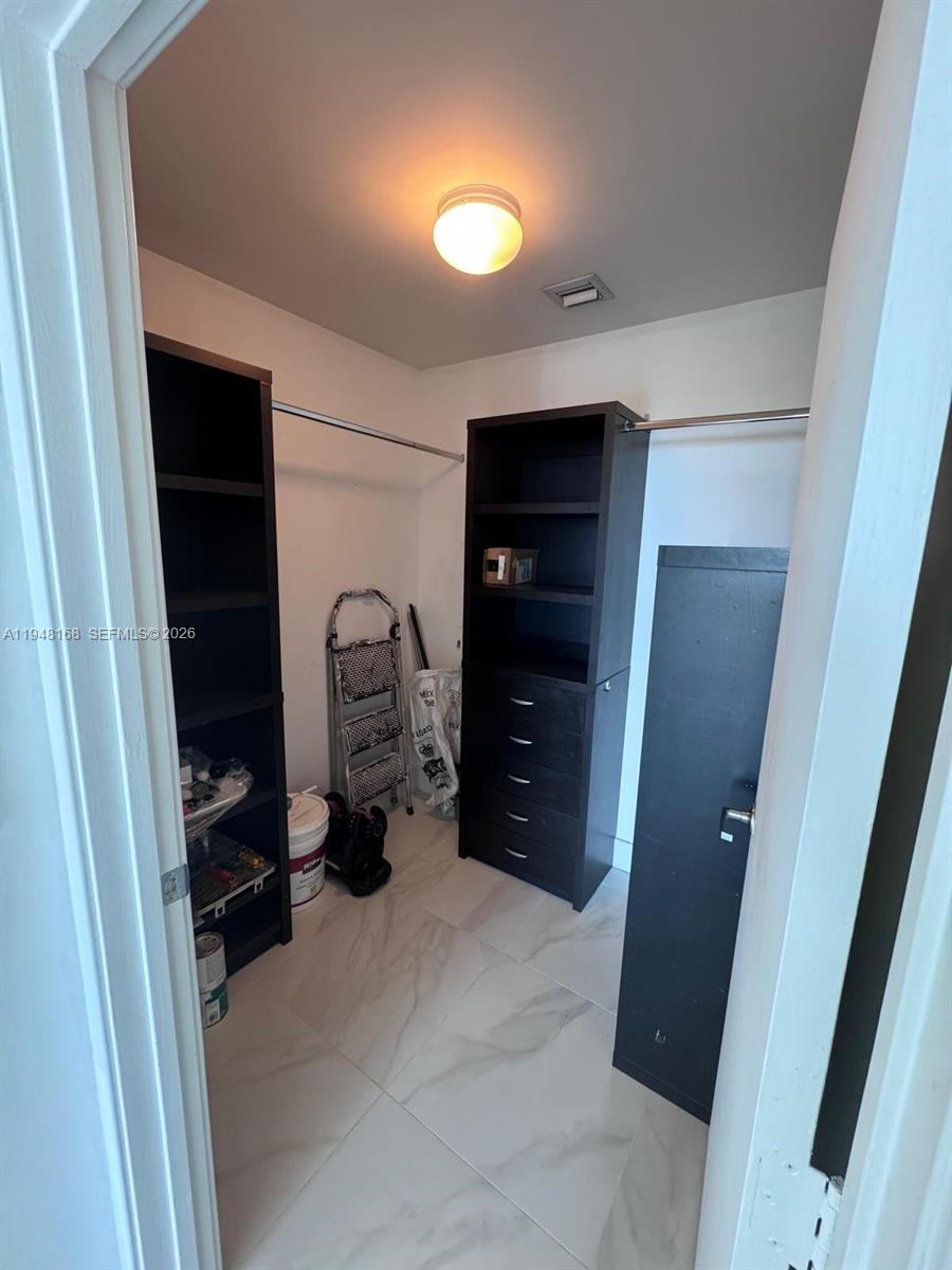 888 Biscayne Blvd #906, Miami FL 33132