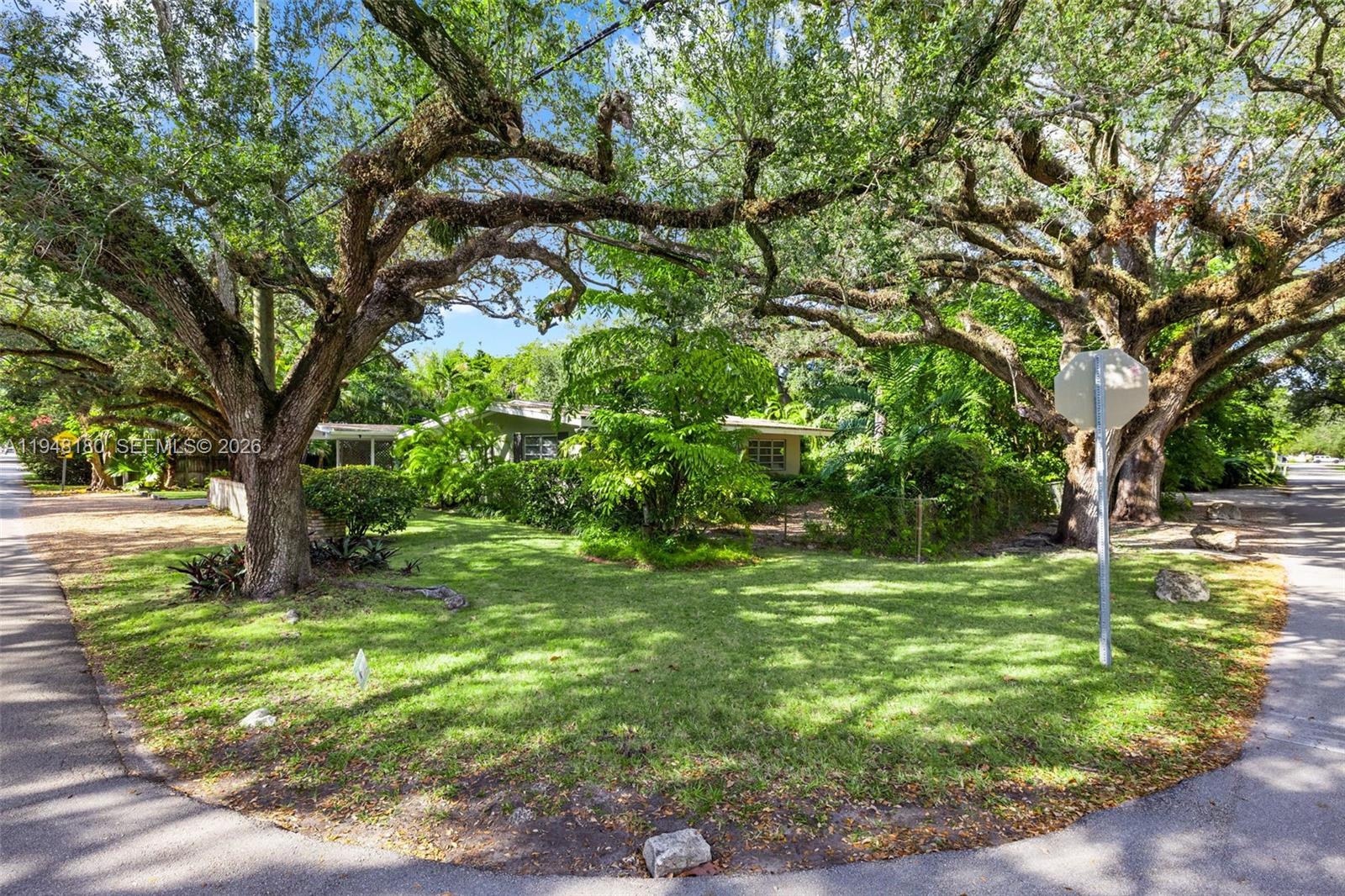 5335 SW 74th St, Miami FL 33143