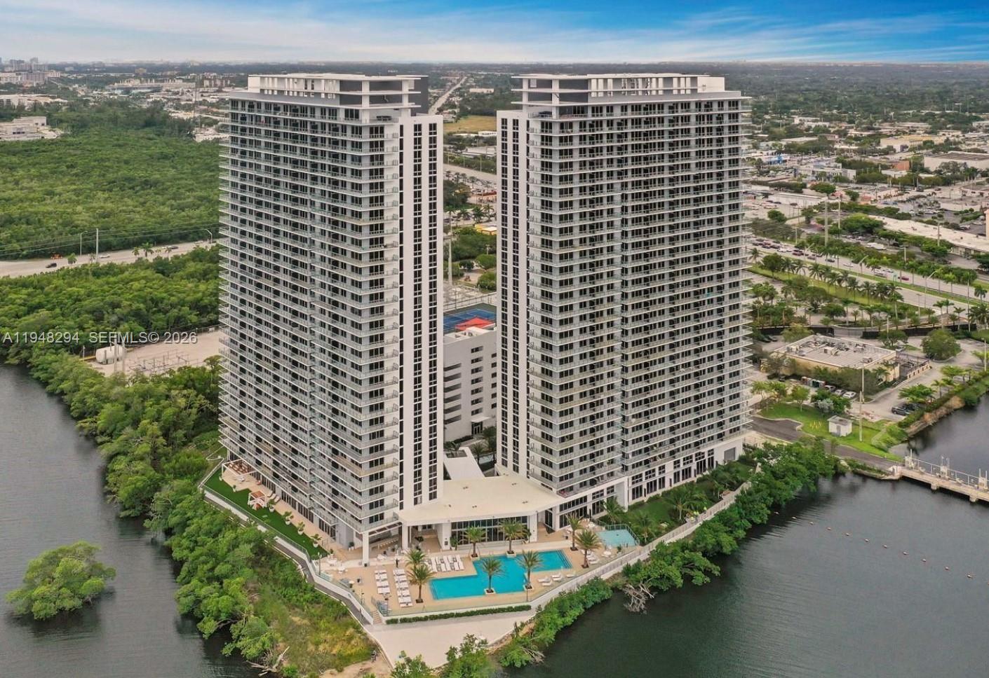 North Miami Beach FL 33160 - A11948294
