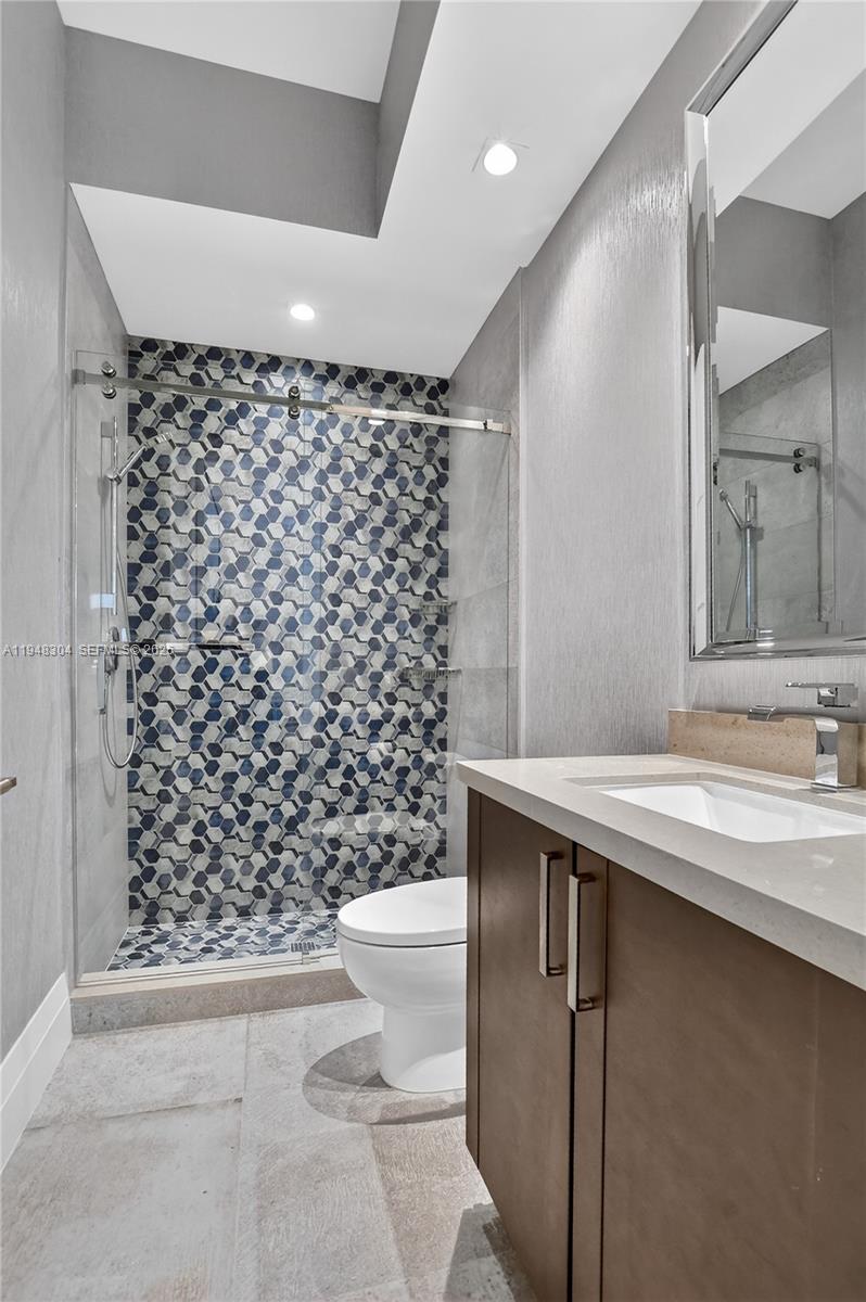 6860 Queenferry Cir, Boca Raton FL 33496