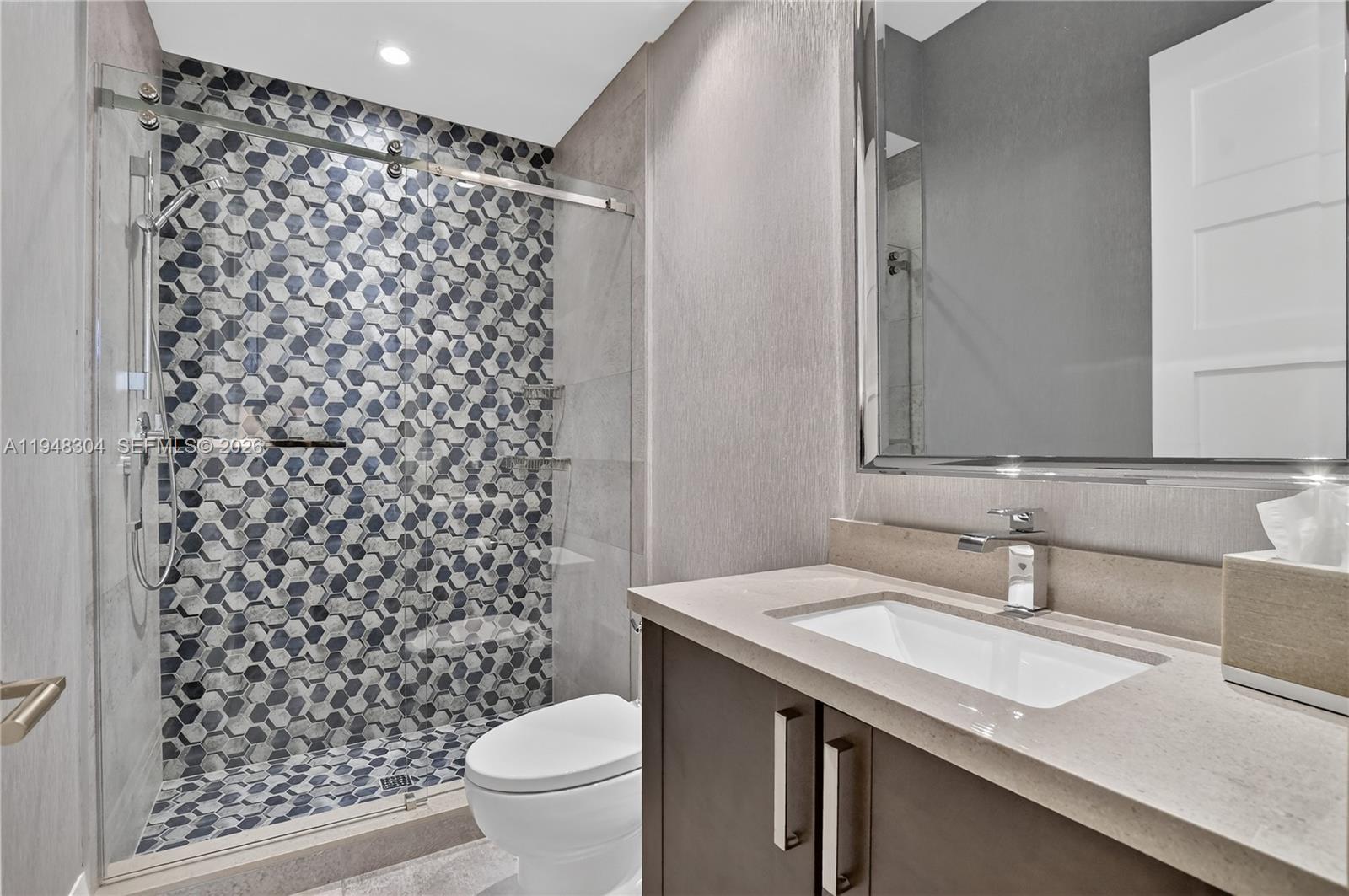 6860 Queenferry Cir, Boca Raton FL 33496